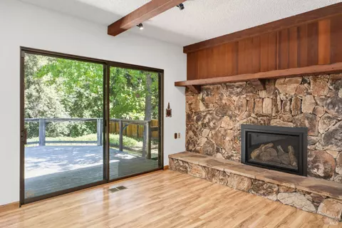 Living - 1122 W Standley St, Ukiah, CA 95482 photo 3 of 4