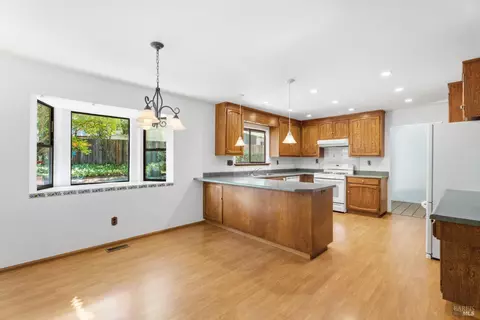 Kitchen - 1122 W Standley St, Ukiah, CA 95482 photo 4 of 4