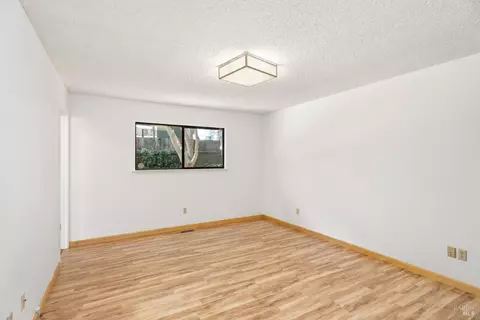 Bedroom - 1122 W Standley St, Ukiah, CA 95482 photo 3 of 4