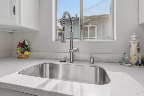 Kitchen - 124 Ifland Way, Vallejo, CA 94589 photo 2 of 4