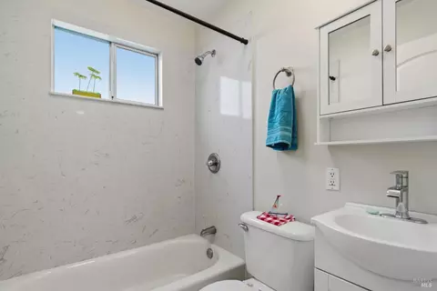 Bath - 124 Ifland Way, Vallejo, CA 94589 photo 1 of 1