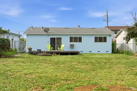 Exterior - 124 Ifland Way, Vallejo, CA 94589 photo 6 of 7