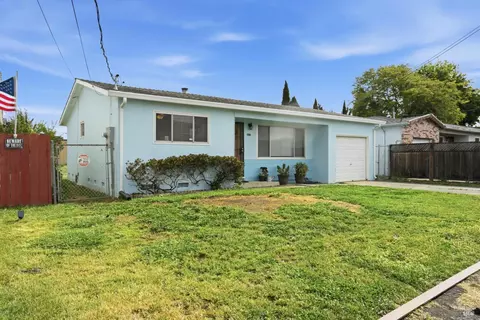 Exterior - 124 Ifland Way, Vallejo, CA 94589 photo 5 of 7