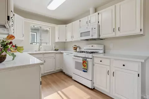 Kitchen - 124 Ifland Way, Vallejo, CA 94589 photo 1 of 4