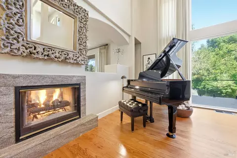 Living - 950 Appleridge Pl, Fairfield, CA 94534 photo 3 of 13