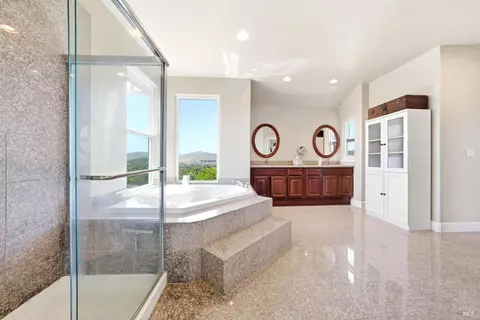 Bath - 950 Appleridge Pl, Fairfield, CA 94534 photo 4 of 8