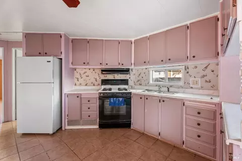 4080 Burke Hill Dr #4, Ukiah, CA 95482