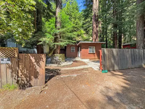 15298 Willow Rd, Guerneville, CA 95446