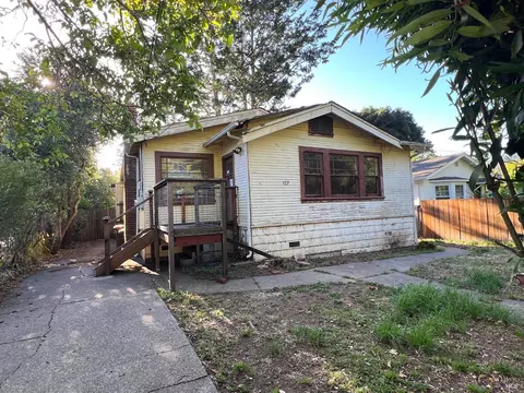 127 Manor Rd, Fairfax, CA 94930