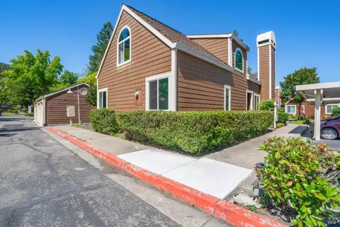2706 Lakeview Dr, Santa Rosa, CA 95405