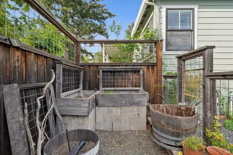Exterior - 710 E Thomson Ave, Sonoma, CA 95476 photo 13 of 32