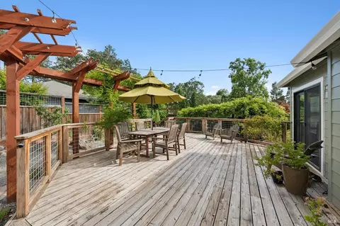 Exterior - 710 E Thomson Ave, Sonoma, CA 95476 photo 5 of 32