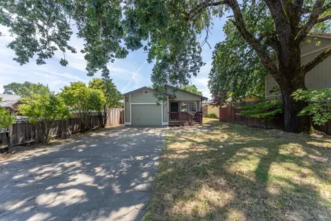 131 Cleveland Ln, Ukiah, CA 95482