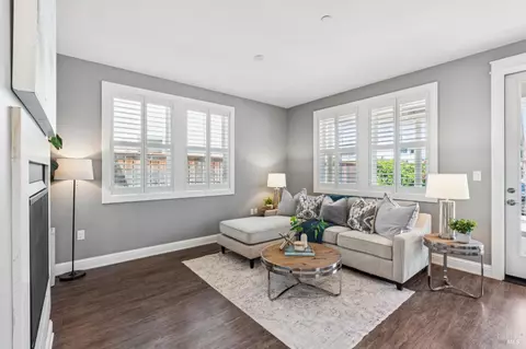 Living - 117 Grayson Way, Healdsburg, CA 95448 photo 2 of 2