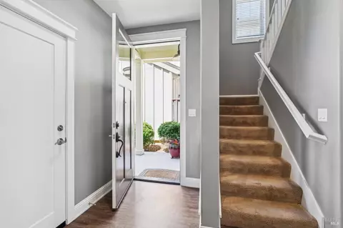 Entry Way - 117 Grayson Way, Healdsburg, CA 95448 photo 4 of 6