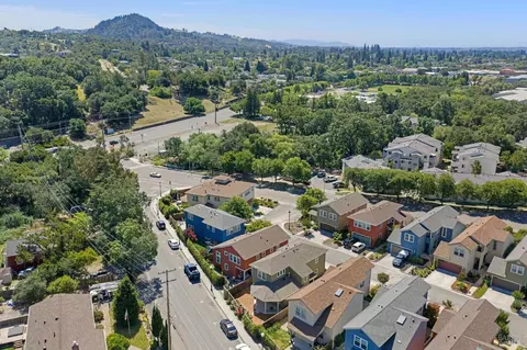 View/Area - 117 Grayson Way, Healdsburg, CA 95448 photo 3 of 5