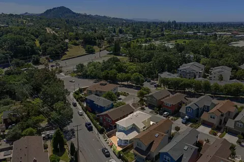 View/Area - 117 Grayson Way, Healdsburg, CA 95448 photo 4 of 5