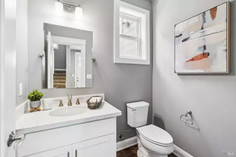 Bath - 117 Grayson Way, Healdsburg, CA 95448 photo 1 of 5