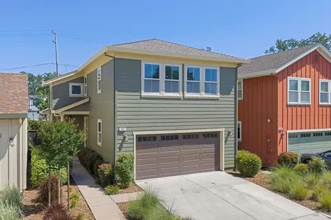 117 Grayson Way, Healdsburg, CA 95448
