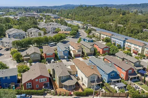 View/Area - 117 Grayson Way, Healdsburg, CA 95448 photo 2 of 5