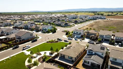 185 Morning Glory Ln, Dixon, CA 95620