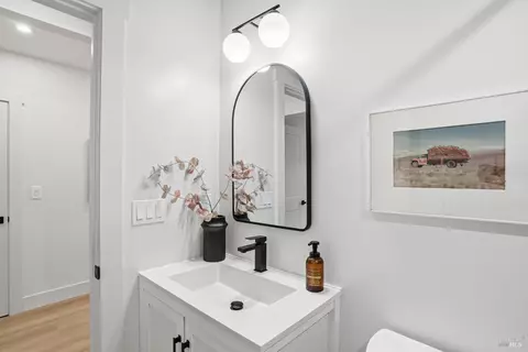 Bath - 1408 Perkins St, Napa, CA 94559 photo 2 of 6