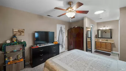 Bedroom - 424 Holly St, Vallejo, CA 94589 photo 6 of 7