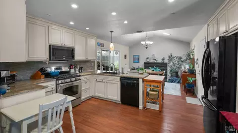Kitchen - 424 Holly St, Vallejo, CA 94589 photo 2 of 2
