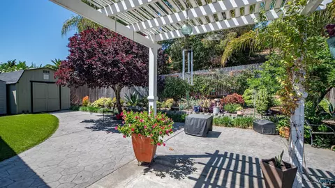 Exterior - 424 Holly St, Vallejo, CA 94589 photo 4 of 14