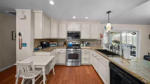 Kitchen - 424 Holly St, Vallejo, CA 94589 photo 1 of 2