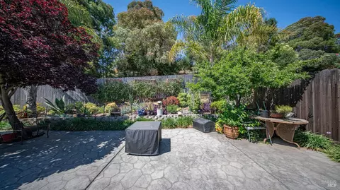 Exterior - 424 Holly St, Vallejo, CA 94589 photo 6 of 14