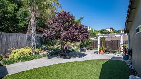 Exterior - 424 Holly St, Vallejo, CA 94589 photo 11 of 14