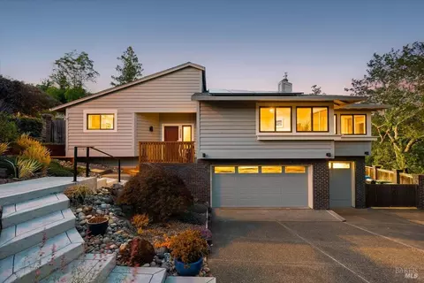 3224 Cobblestone Dr, Santa Rosa, CA 95404