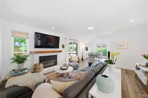 Living - 151 Temelec Cir, Sonoma, CA 95476 photo 2 of 3