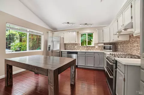 14920 Willow Rd, Guerneville, CA 95446