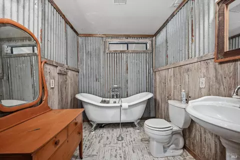Bath - 5475 Wilkinson Ave, Clearlake, CA 95422 photo 1 of 2