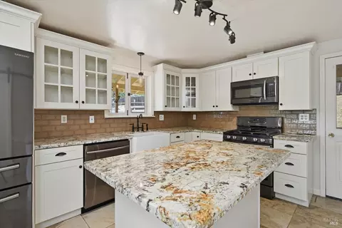 Kitchen - 5475 Wilkinson Ave, Clearlake, CA 95422 photo 2 of 3