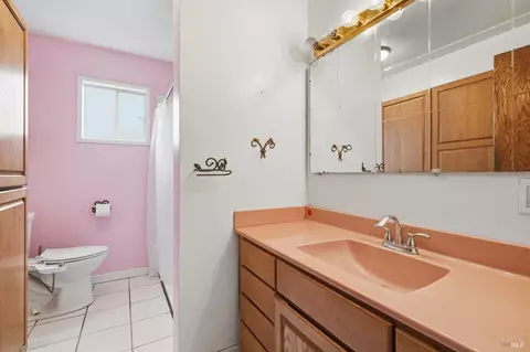 Bath - 19229 Orange Ave, Sonoma, CA 95476 photo 1 of 1