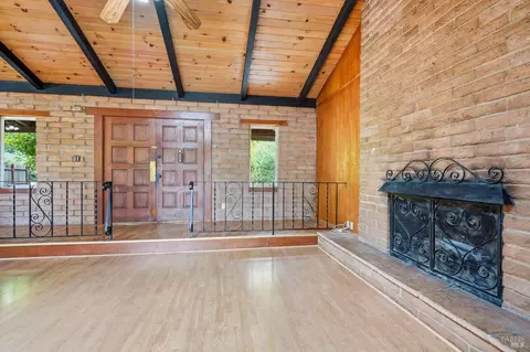 Living - 19229 Orange Ave, Sonoma, CA 95476 photo 2 of 3