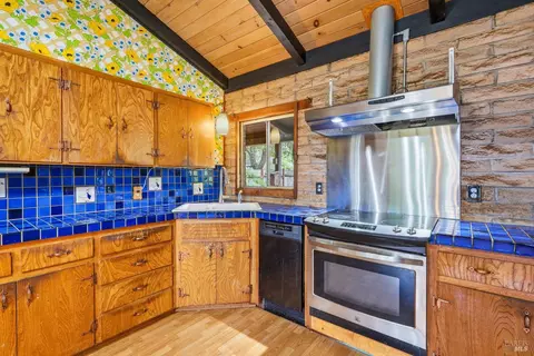 Kitchen - 19229 Orange Ave, Sonoma, CA 95476 photo 2 of 3