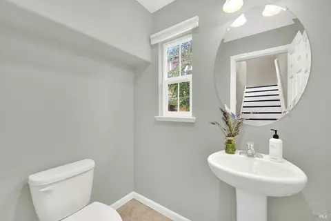 Entry Way - 2732 Soho Ln, Fairfield, CA 94533 photo 4 of 6