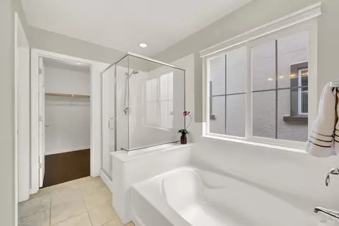 Bath - 2732 Soho Ln, Fairfield, CA 94533 photo 2 of 4