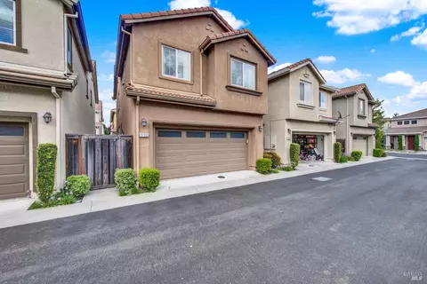 Exterior - 2732 Soho Ln, Fairfield, CA 94533 photo 6 of 8