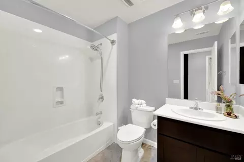 Bath - 2732 Soho Ln, Fairfield, CA 94533 photo 4 of 4