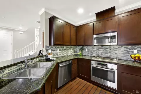 Kitchen - 2732 Soho Ln, Fairfield, CA 94533 photo 4 of 9
