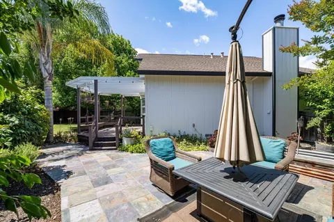Exterior - 808 Milsom Pl, Windsor, CA 95492 photo 3 of 15