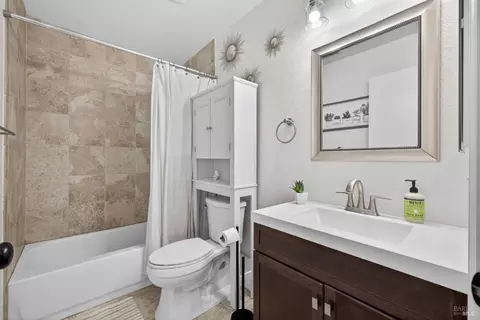 Bath - 808 Milsom Pl, Windsor, CA 95492 photo 3 of 3