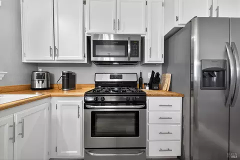 Kitchen - 808 Milsom Pl, Windsor, CA 95492 photo 4 of 4