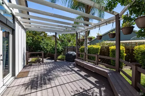Exterior - 808 Milsom Pl, Windsor, CA 95492 photo 7 of 15