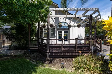 Exterior - 808 Milsom Pl, Windsor, CA 95492 photo 8 of 15